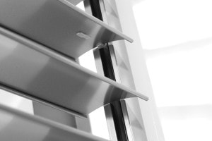 żaluzja fasadowa w prowadnicach